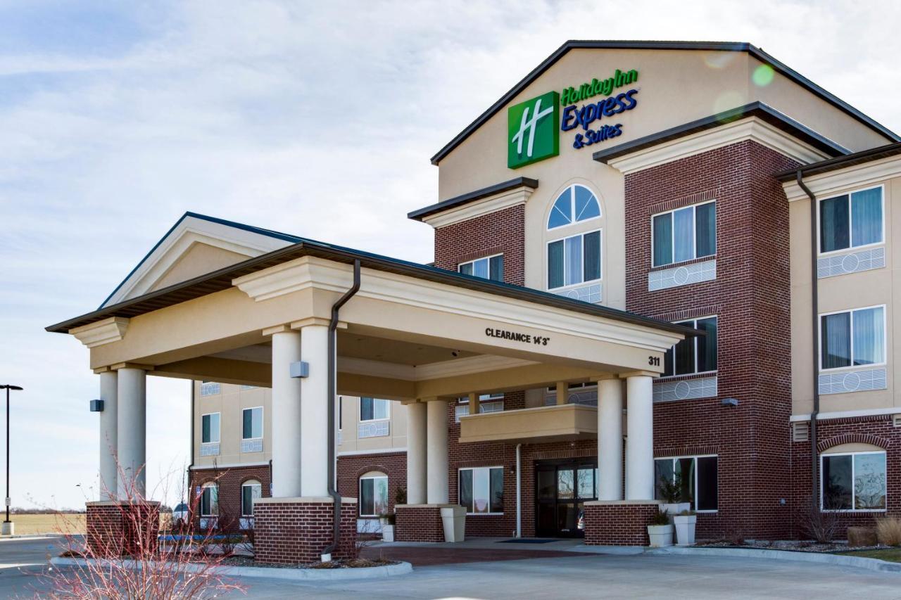 Holiday Inn Express & Suites Nevada, An Ihg Hotel Exterior photo